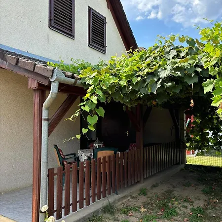 Lilla Vendeghaz Casa vacanze *